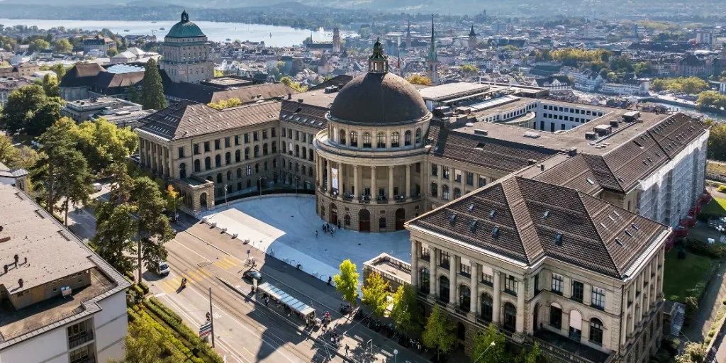 How University of Zurich Executive Education Achieved better ROI and 90% Customer Journey Visibility